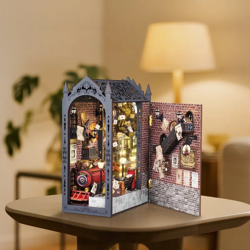 Fantasy Train Platform book nook kit – detail view 6