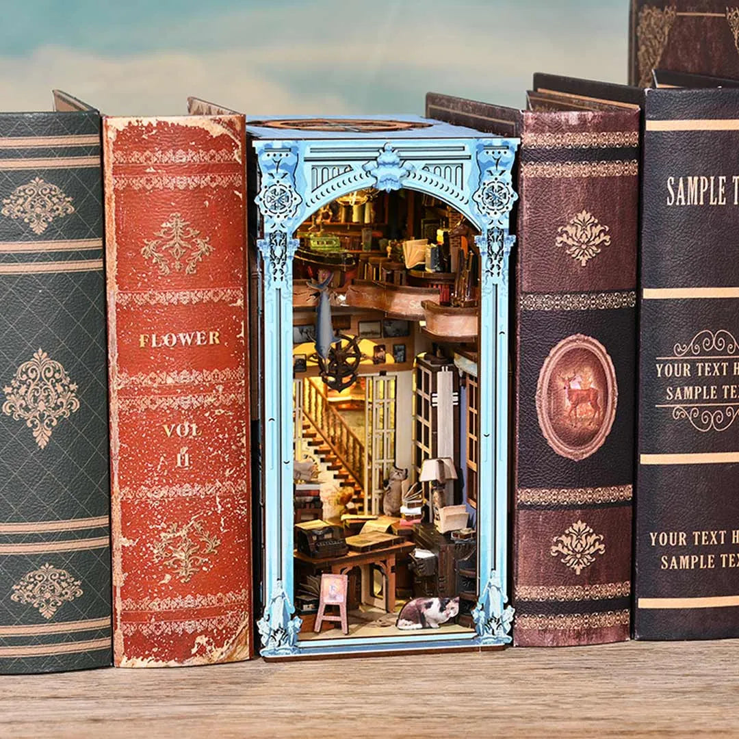 Book Nook - Casa Hemingway