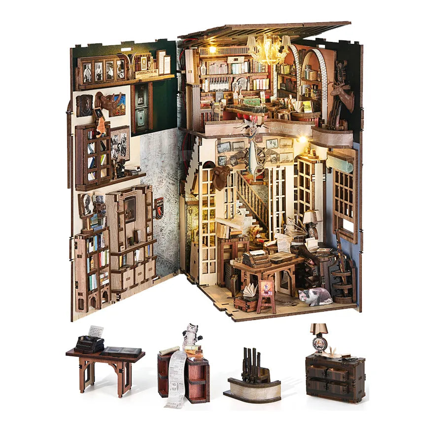 Book Nook - Casa Hemingway