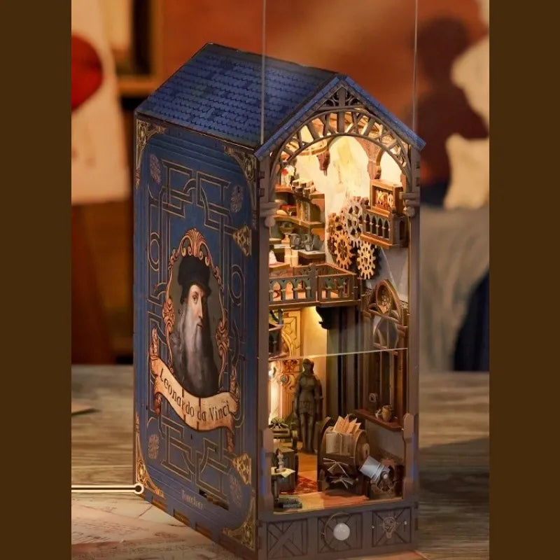 Leonardo Da Vinci book nook kit – detail view 6