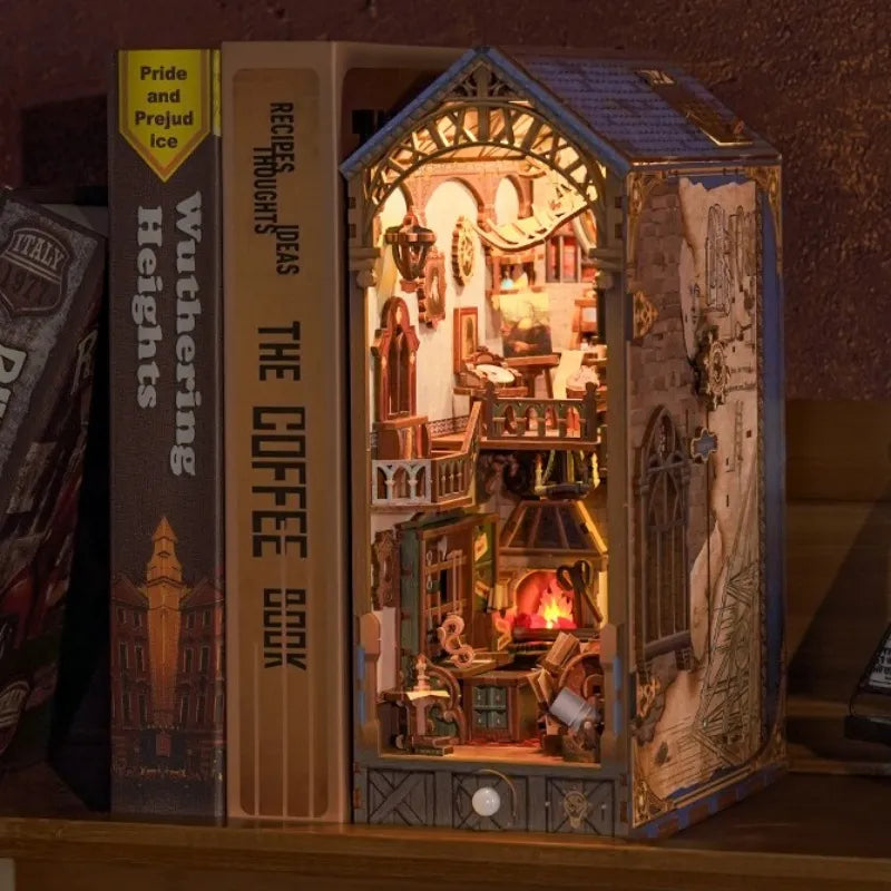 Leonardo Da Vinci book nook kit – detail view 5
