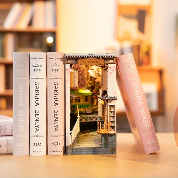 Sakura Densya book nook kit – detail view 6