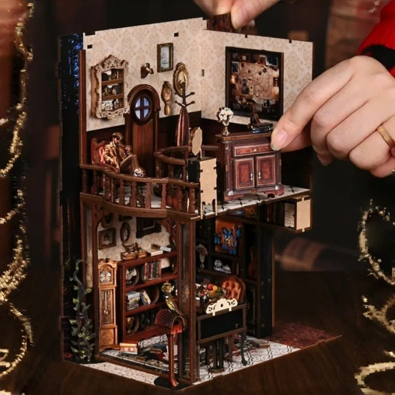 The Case of the Hidden Box book nook kit – detail view 8