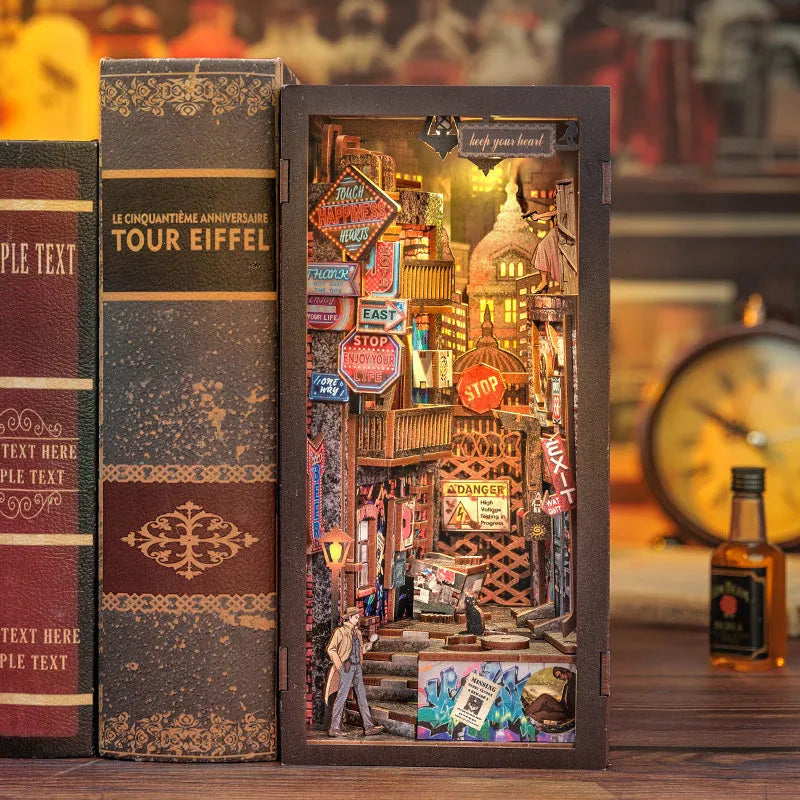 Book Nook - The Long Goodbye
