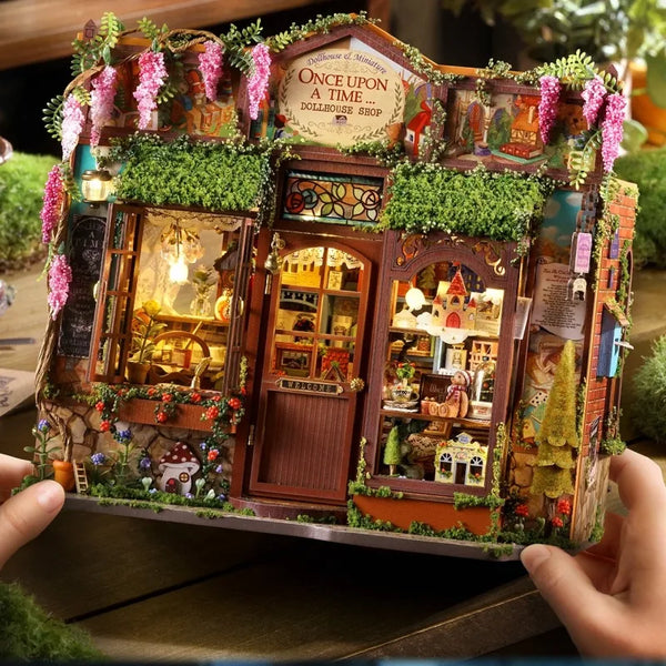 Miniature House - Dollhouse Shop