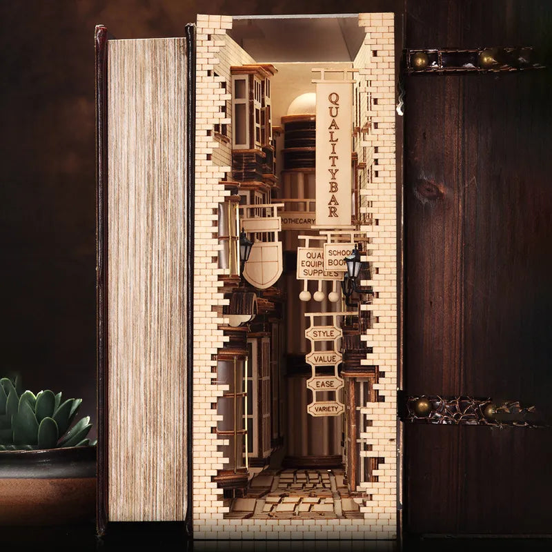 Diagon Alley book nook kit – detail view 3