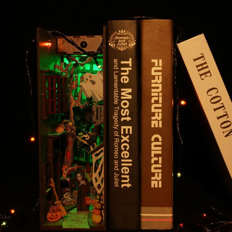 Book Nook - Halloween Alley