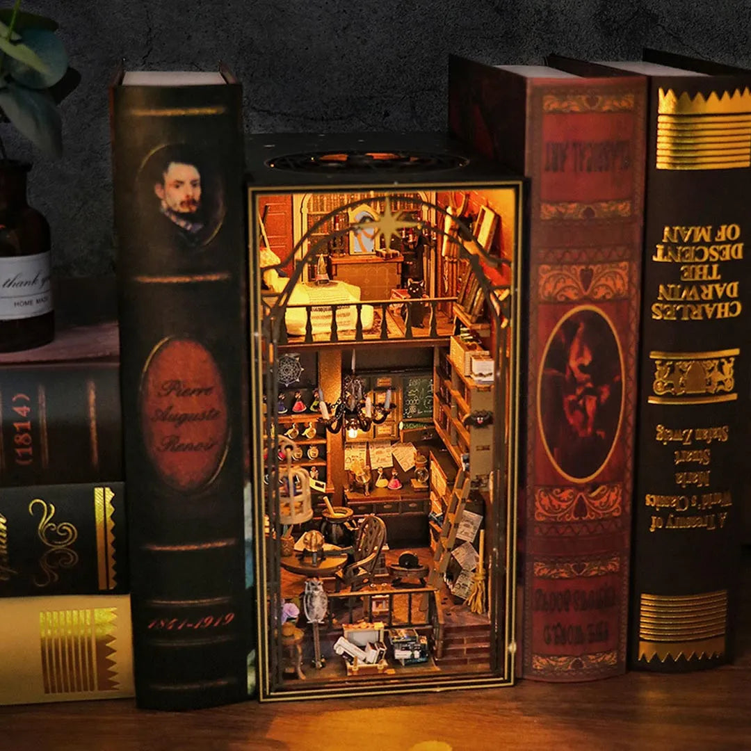 Book Nook - Mira's Magic House
