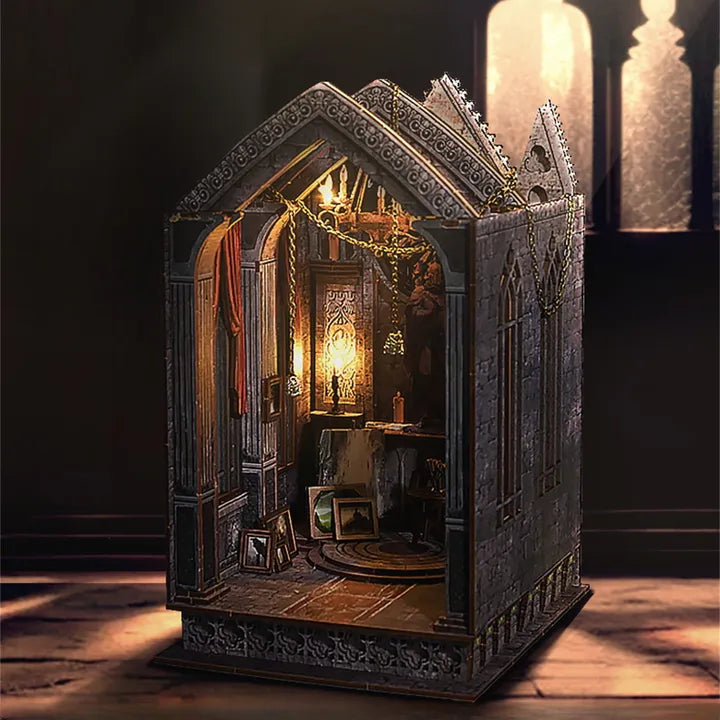 Book Nook - Oración Silenciosa Nocturna