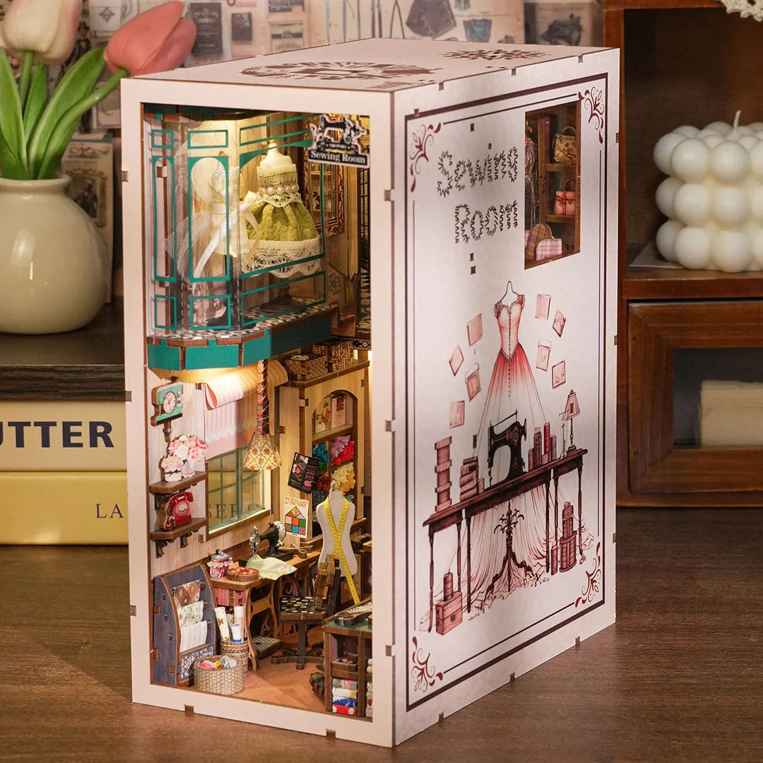 Sewing Room book nook kit – detail view 7